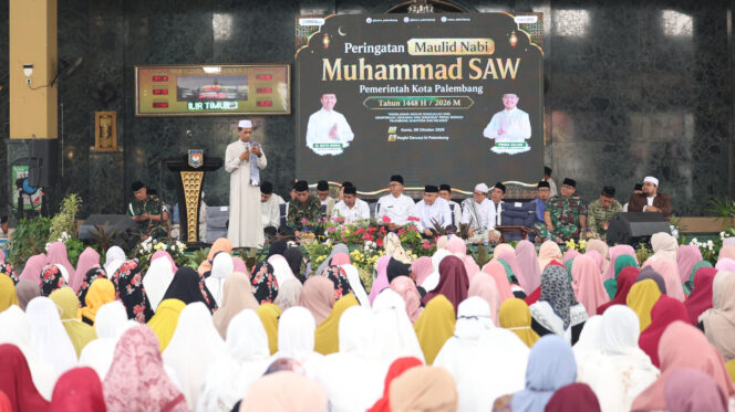 
Kepungan Asap Makin Pekat, Ribuan Warga Palembang Ketuk Pintu Langit Memohon Hujan ​
