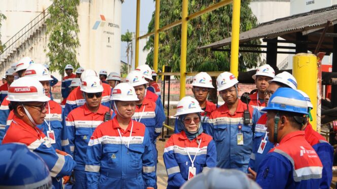 
Pastikan Aspek Keselamatan dan Keamanan Operasi, Dua Komisaris Utama Subholding Integrated Marine Logistics Pertamina Kunjungi Fuel Terminal Merauke