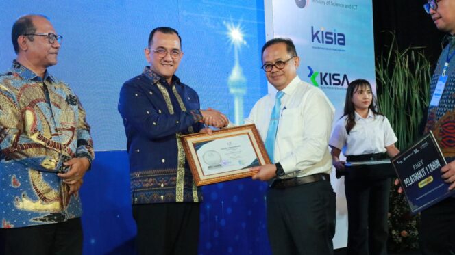 
Pimpin Transformasi Digital Terintegrasi, Edward Candra Raih Penghargaan Sekda Terbaik Kategori Orchestration Leadership pada ADLG Awards 2026