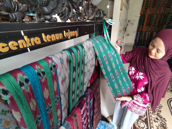 
Menjaga Senyawa Tradisi di Lembar Kain Tuan Kentang