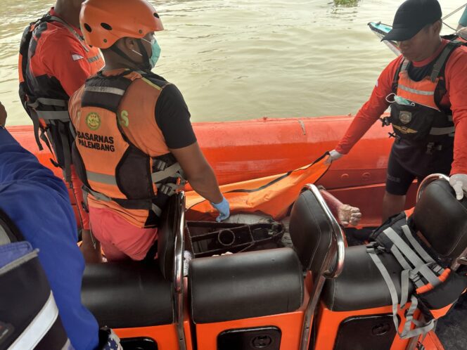 
Basarnas Temukan Lansia di Sungai Musi Setelah Dua Hari Pencarian