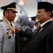 Gubernur Sumsel Herman Deru menerima ucapan selamat secara langsung dari Presiden Prabowo Subianto usai acara pelantikan kepala daerah serentak di Istana Negara, Jakarta, Kamis (20/2). Foto: Humas Pemprov Sumsel